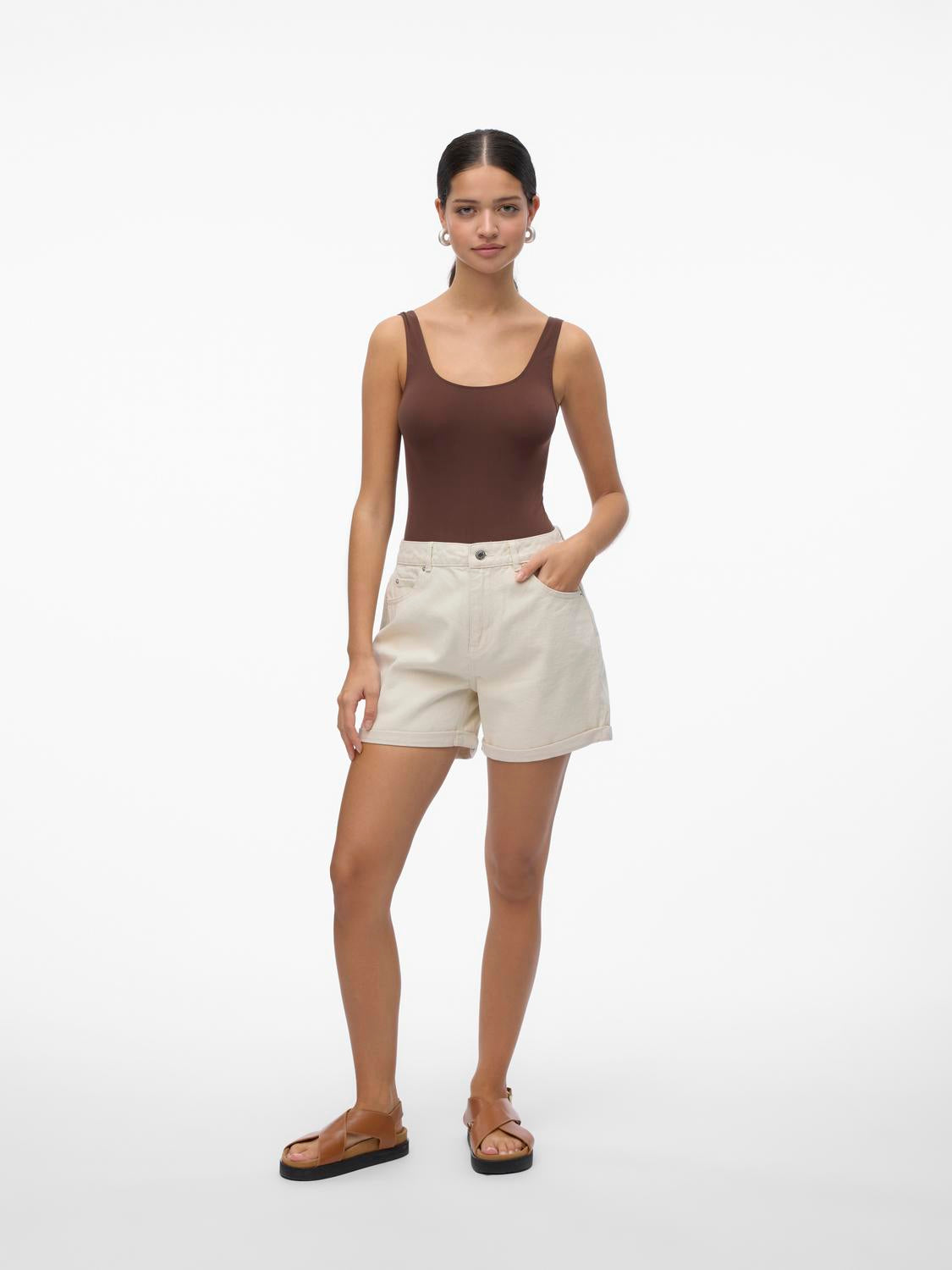 model_shot-front_full