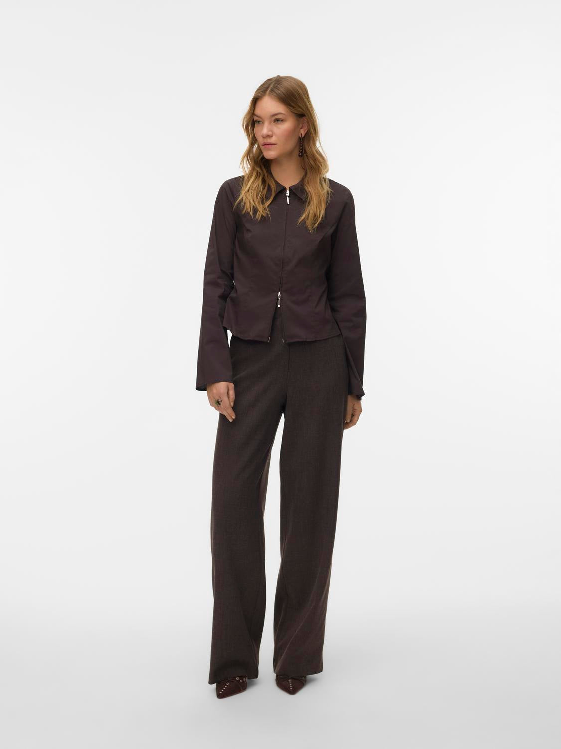 model_shot-front