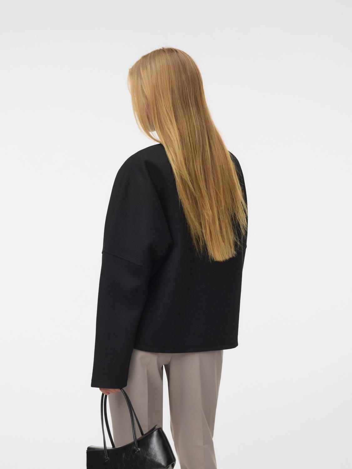 model_shot-back