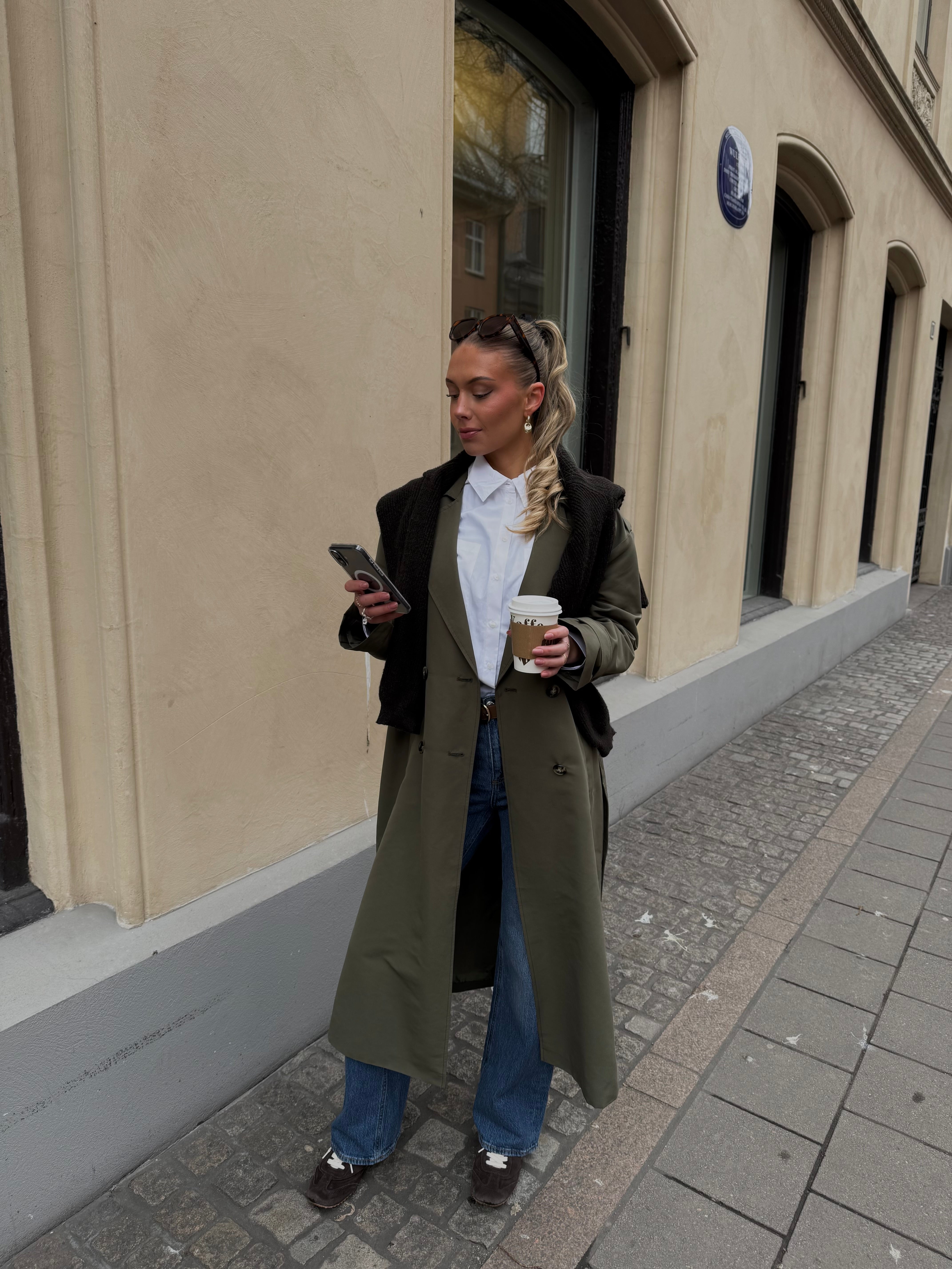 VMMOE Trenchcoat - Kalamata