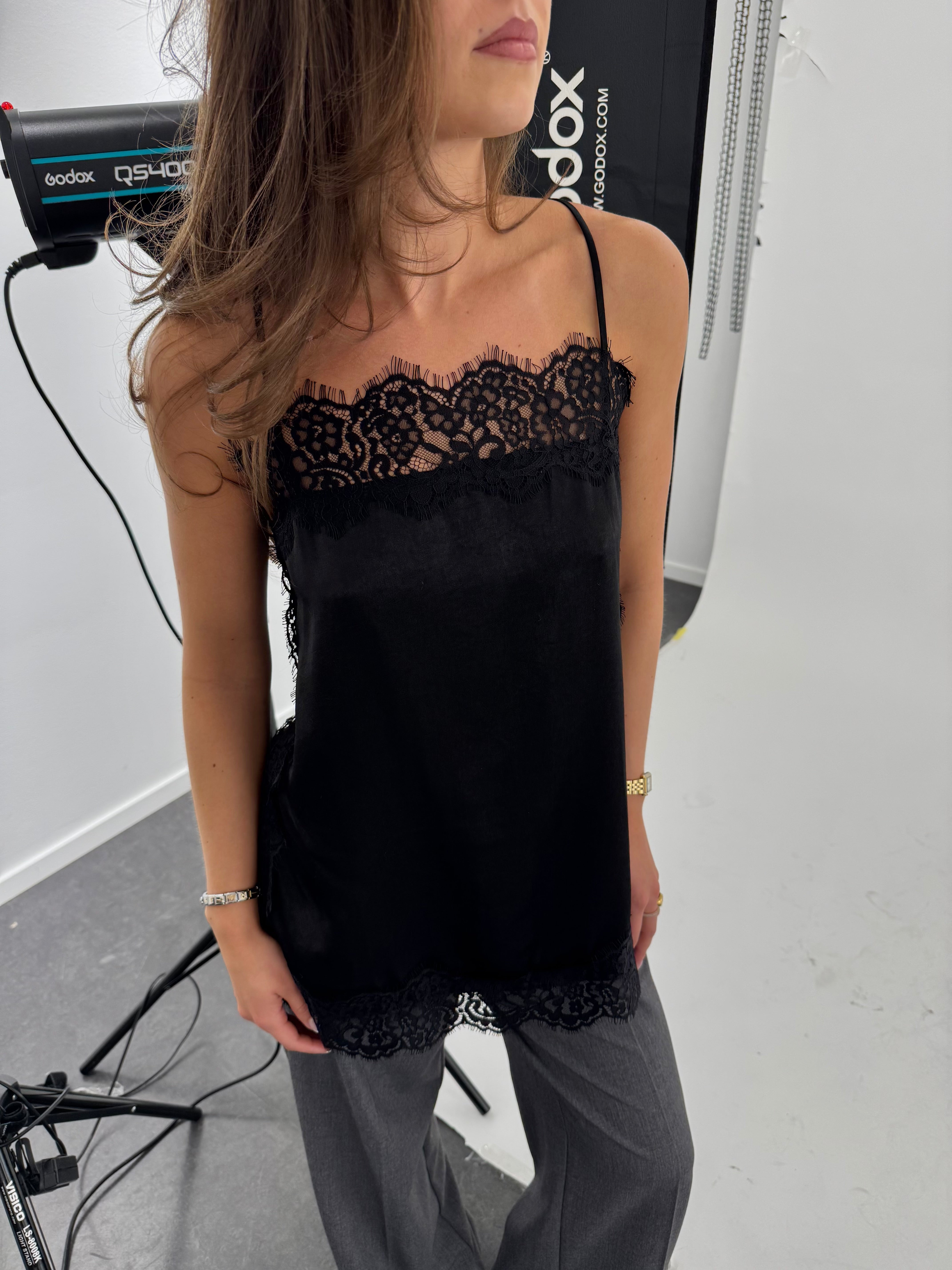 VMCHARM Top - Black