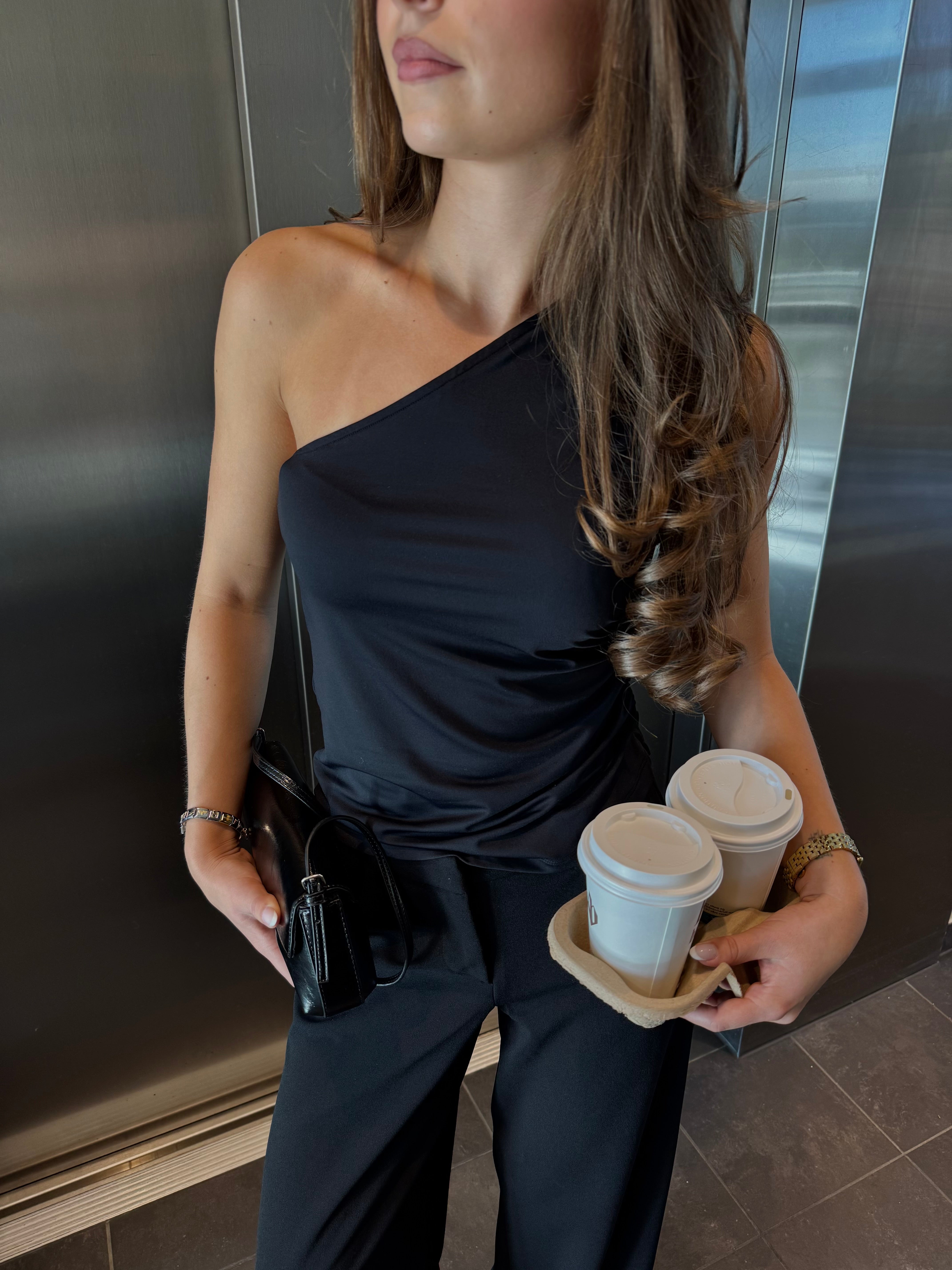 PCESTER Top - Black