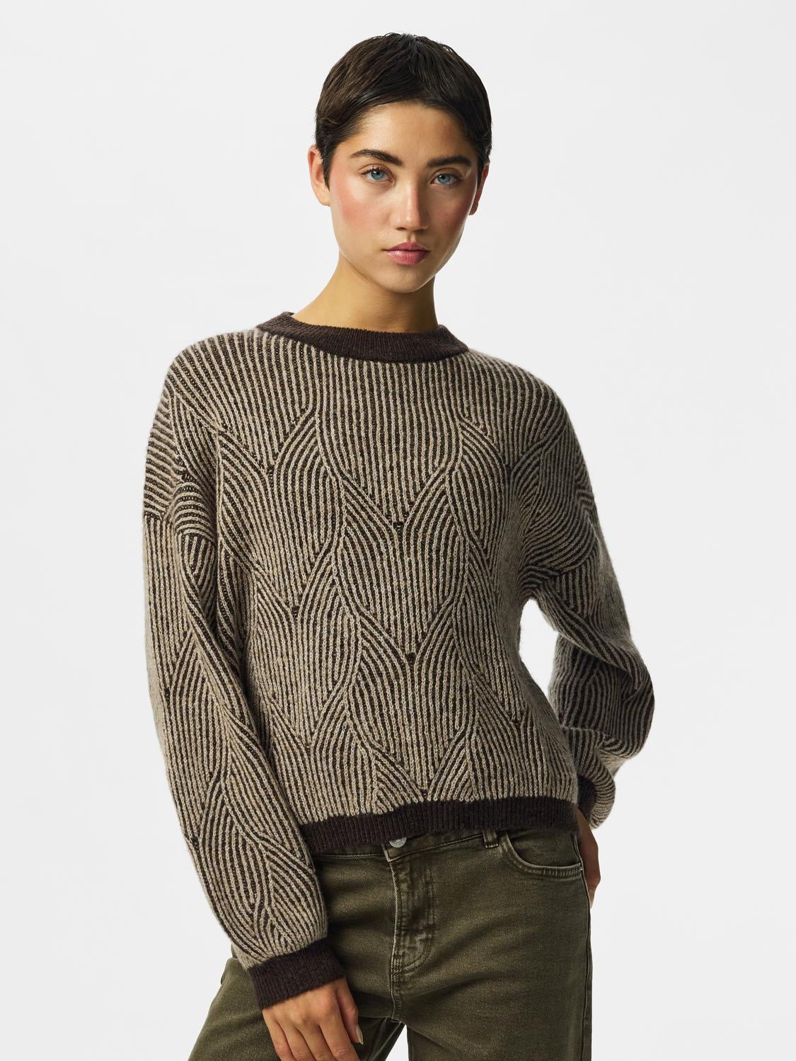 model_shot-front