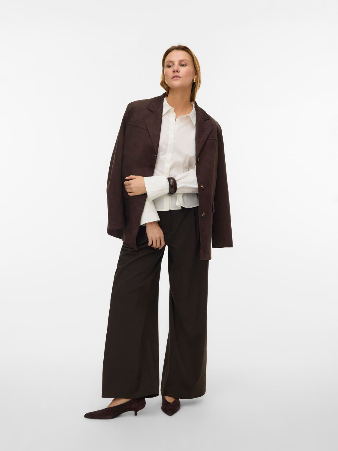model_shot-front