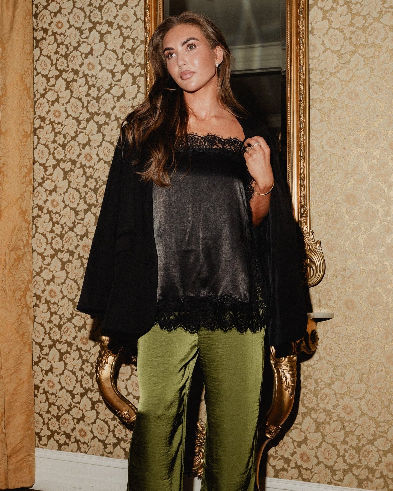 VMCHARM Top - Black