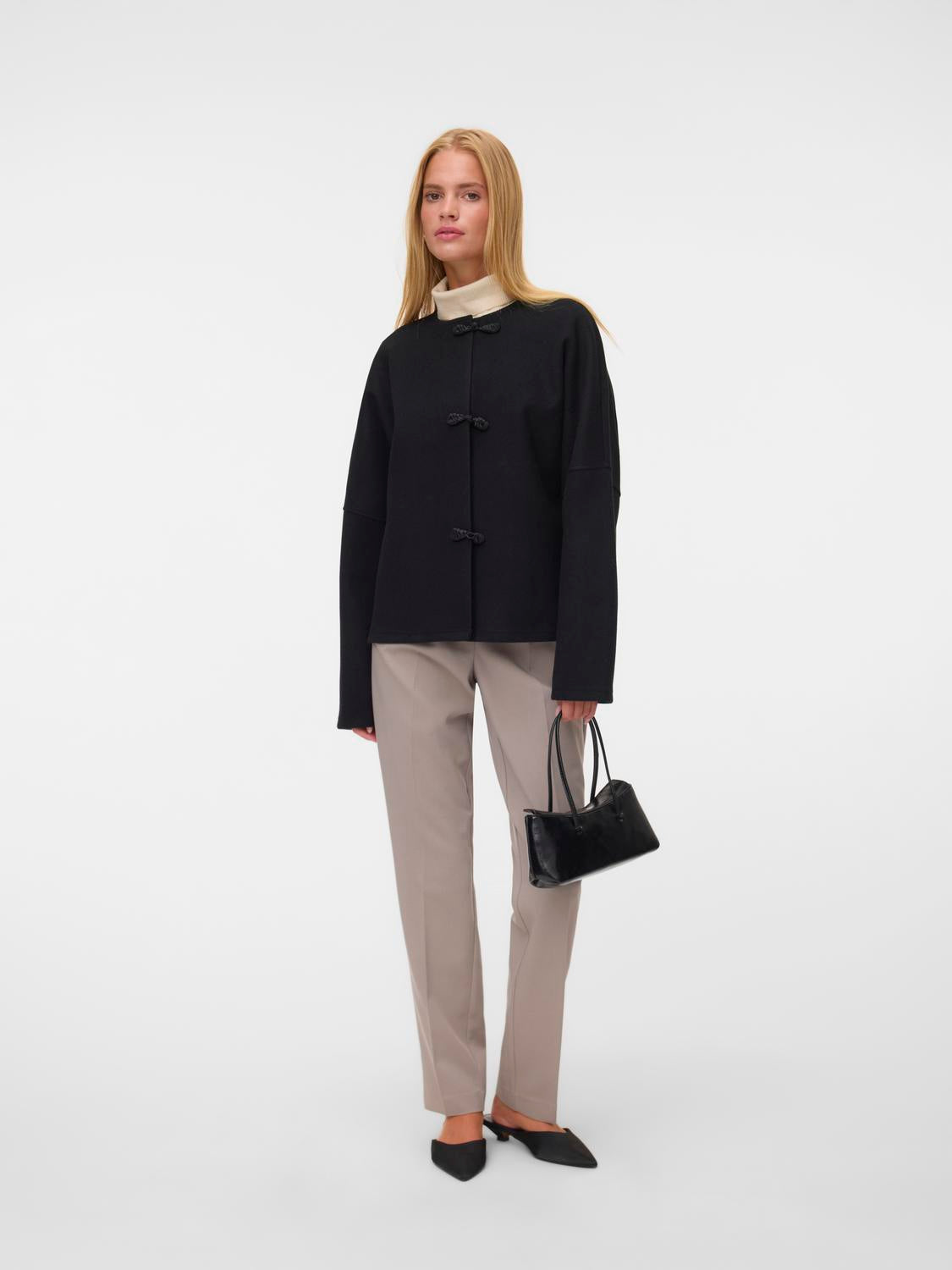 model_shot-front