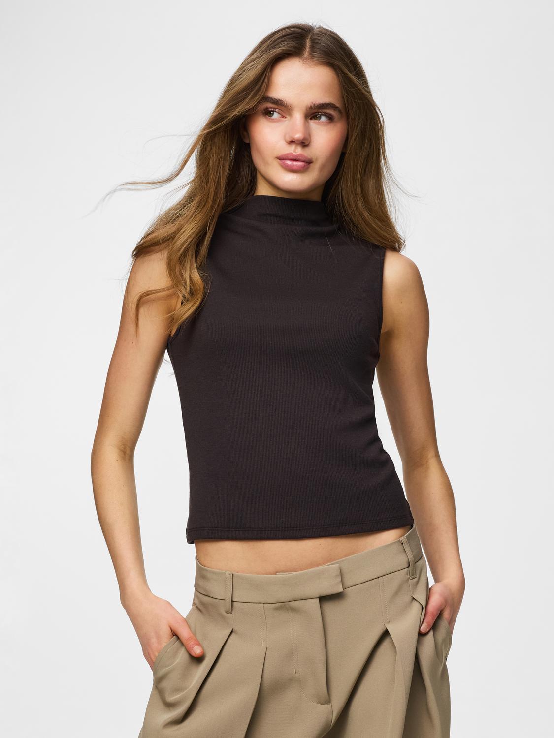 model_shot-front