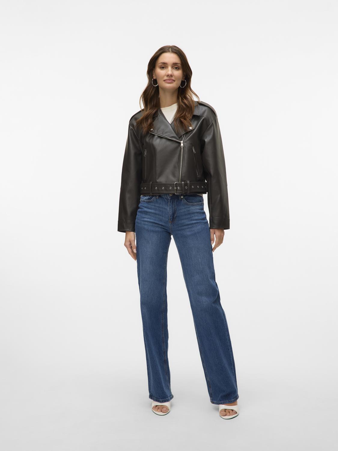 model_shot-front_full