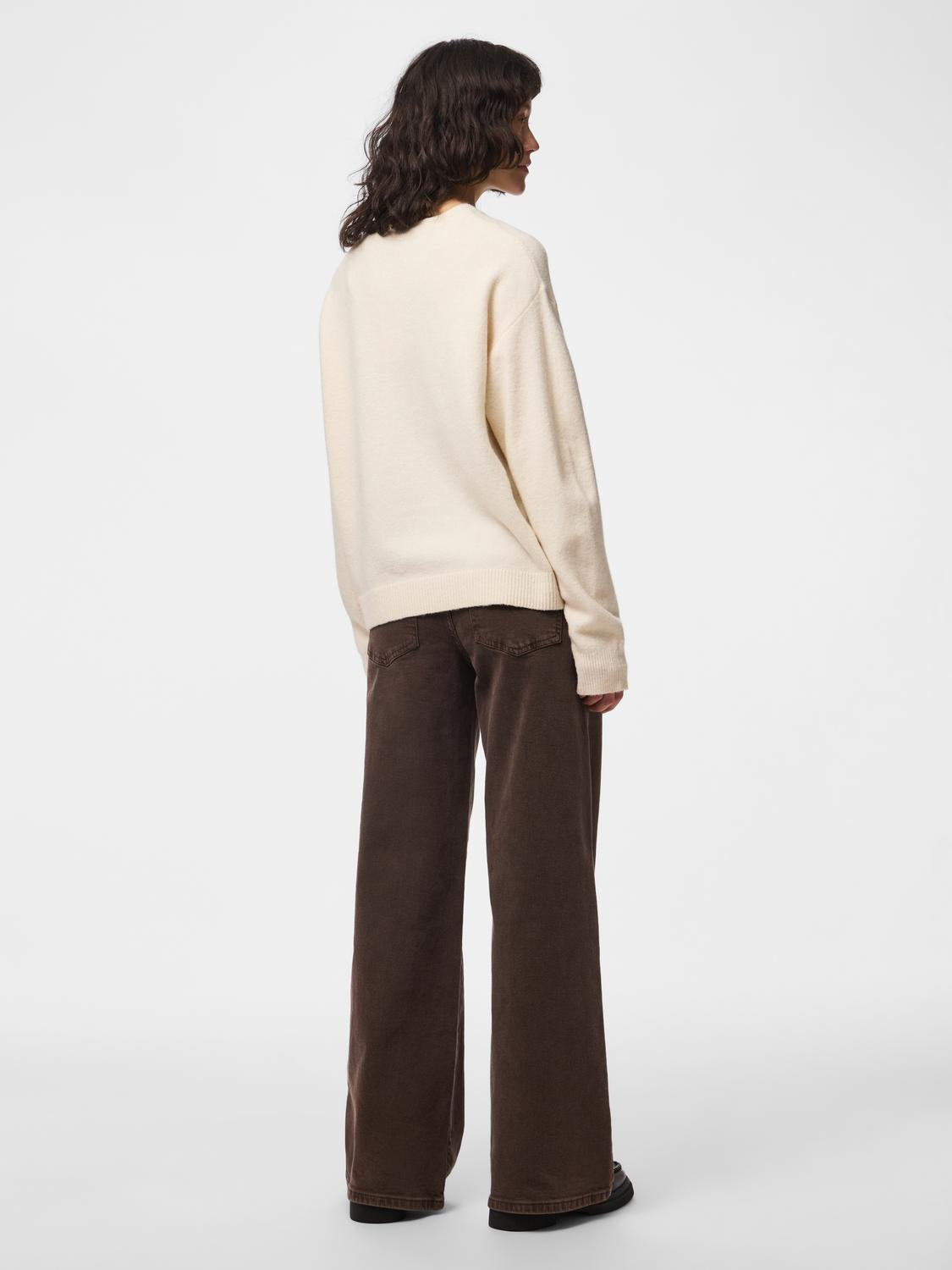 model_shot-back