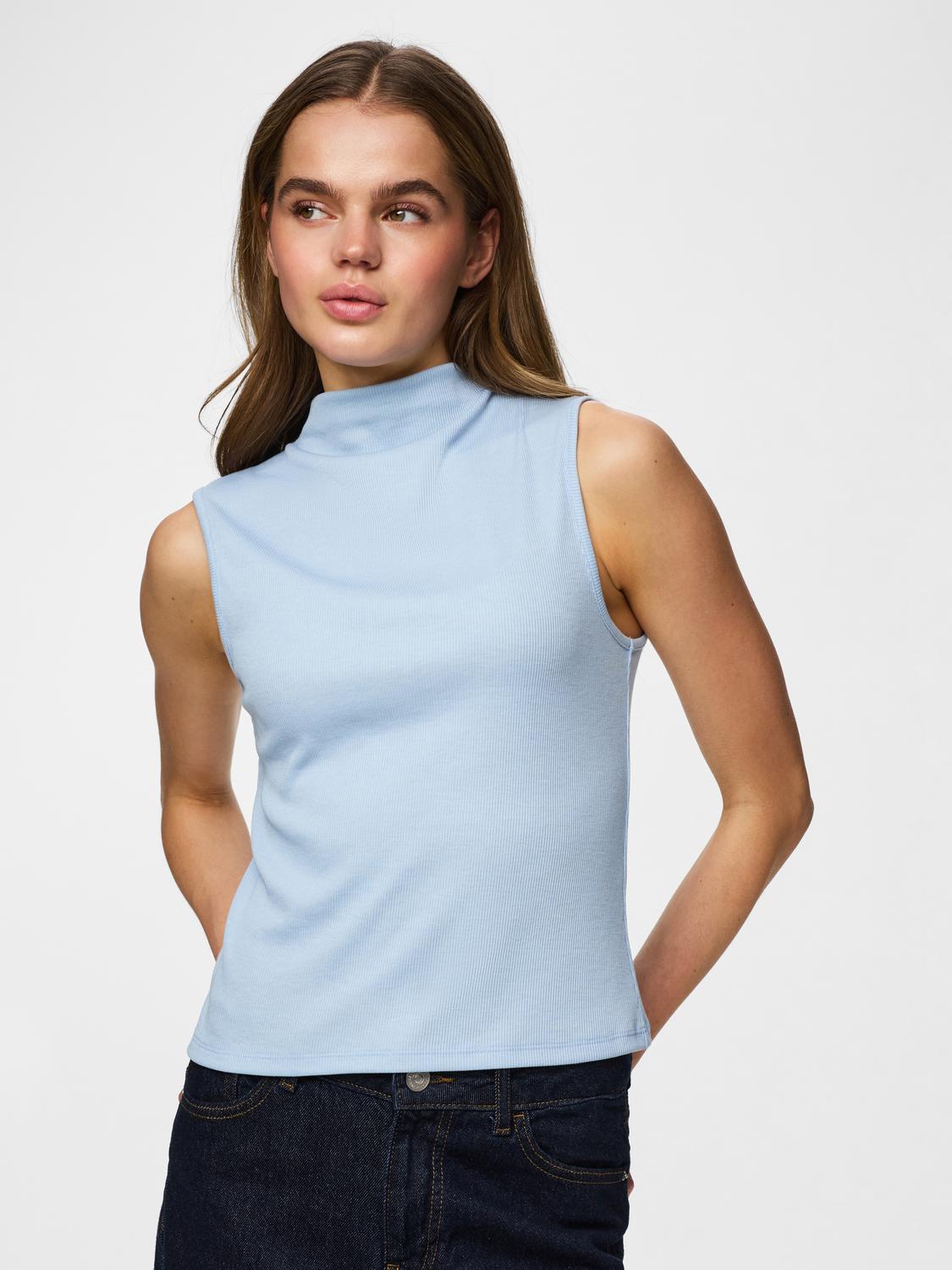 model_shot-front
