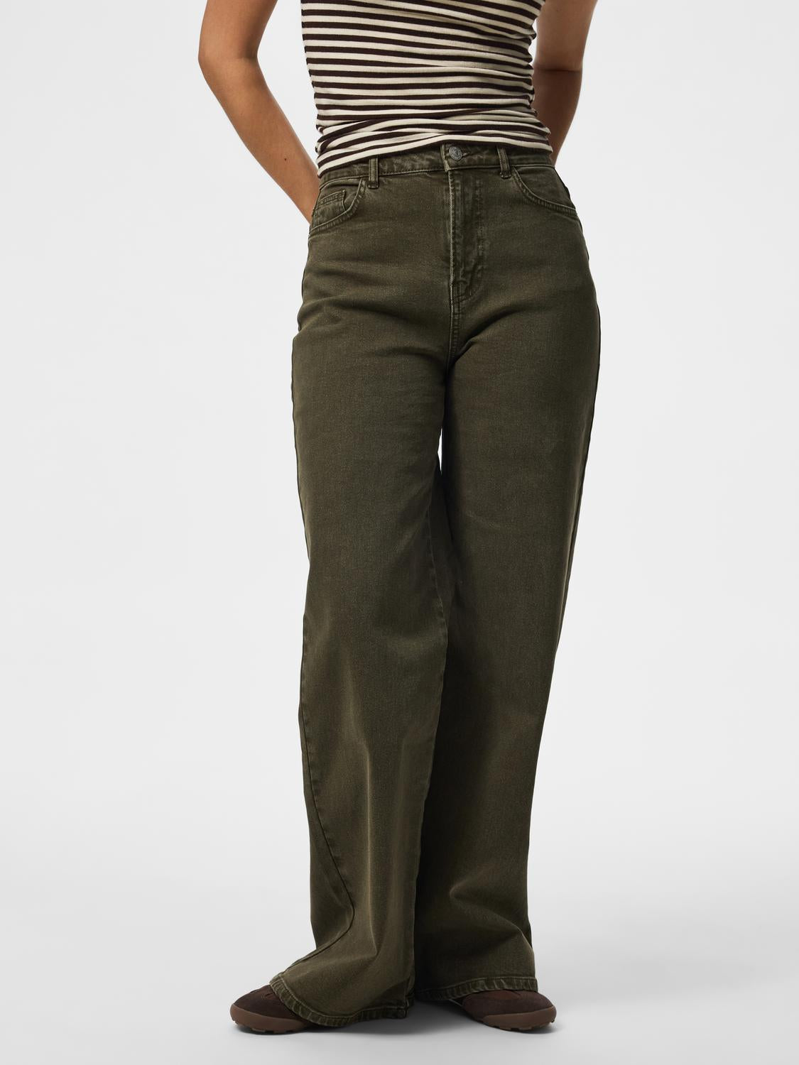 model_shot-front